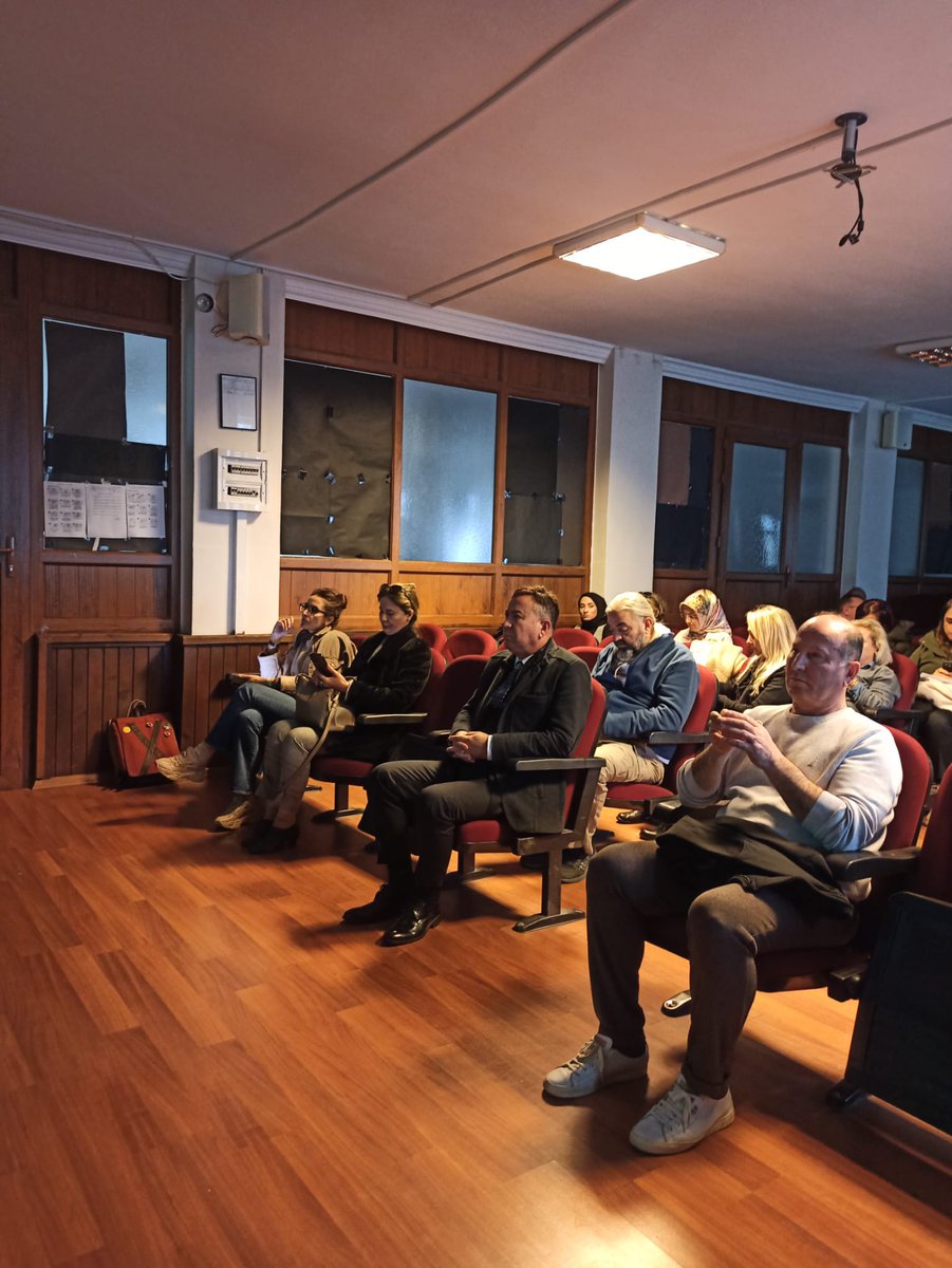 Kriz önleyici meslek çalışmalarının daha verimli yürütülmesi ve okullarımızda yaşanabilecek krizlerin zararlarını en aza indirgemek için liselerimizdeki öğretmen eğitimlerine MTSO Anadolu Lisesinden başladık <a href="/fazilet_durmus/">Fazilet Öğretmen 🇹🇷</a> <a href="/hasantpl01/">HASAN TOPAL</a> <a href="/OguzhanTulucu/">Oğuzhan TÜLÜCÜ</a> <a href="/toroslarmem/">Toroslar İlçe Milli Eğitim Müdürlüğü</a> <a href="/Yavuz_3833/">Yavuz Gündüz</a>