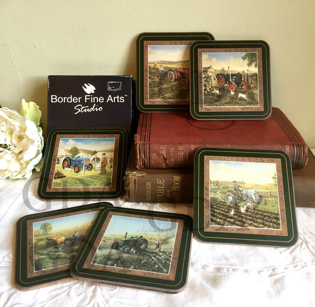 A boxed set of six James Herriot tractor coasters by Border Fine Arts. £11 plus p&p
See them and more at,
Dieudonneart.com/antiques

#earlybiz #farming #tableware #tractor #elevenseshour #stockingfiller #craftbizparty #gifts #shopindie #shopsmallbiz