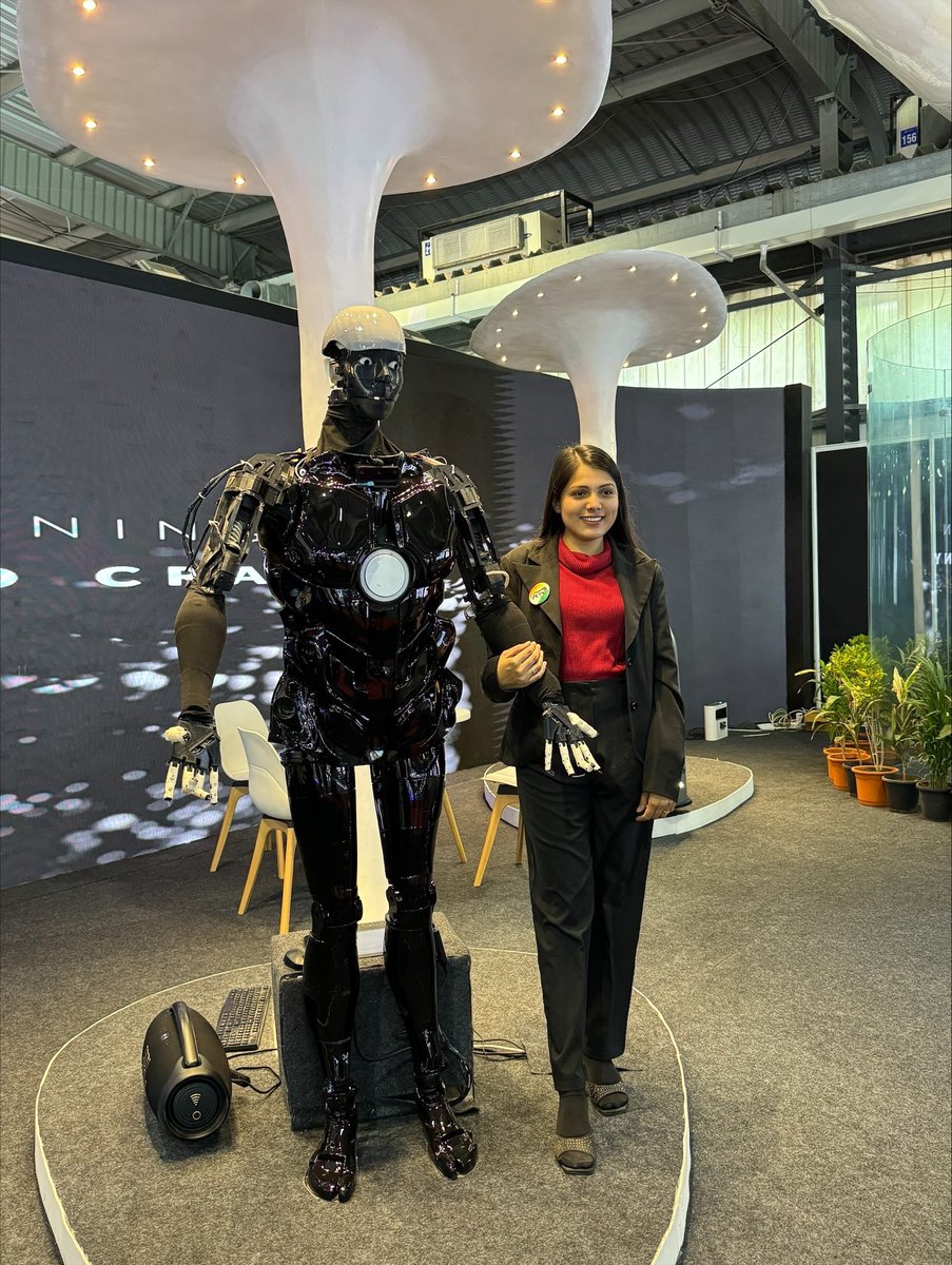 kody_technolab's tweet photo. Skändä, a humanoid robot by Kody Technolab, is leaving visitors in awe with its unique abilities at Vibrant Gujarat!
https://t.co/Am4mb1KXhc
#VibrantGujarat2024 #VGGS2024 #HumanoidRobot #AdvanceRobot #AiPoweredRobot #IntelligentRobot #DefenceRobot #Humanoid #AiRobot #Robot https://t.co/tzoKVlsFWw