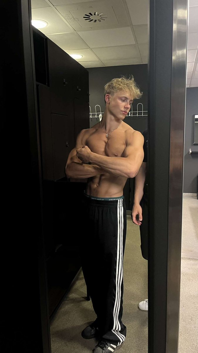 Should I make a 🌶️ link? 
like,comment and retweet to get it going 👀