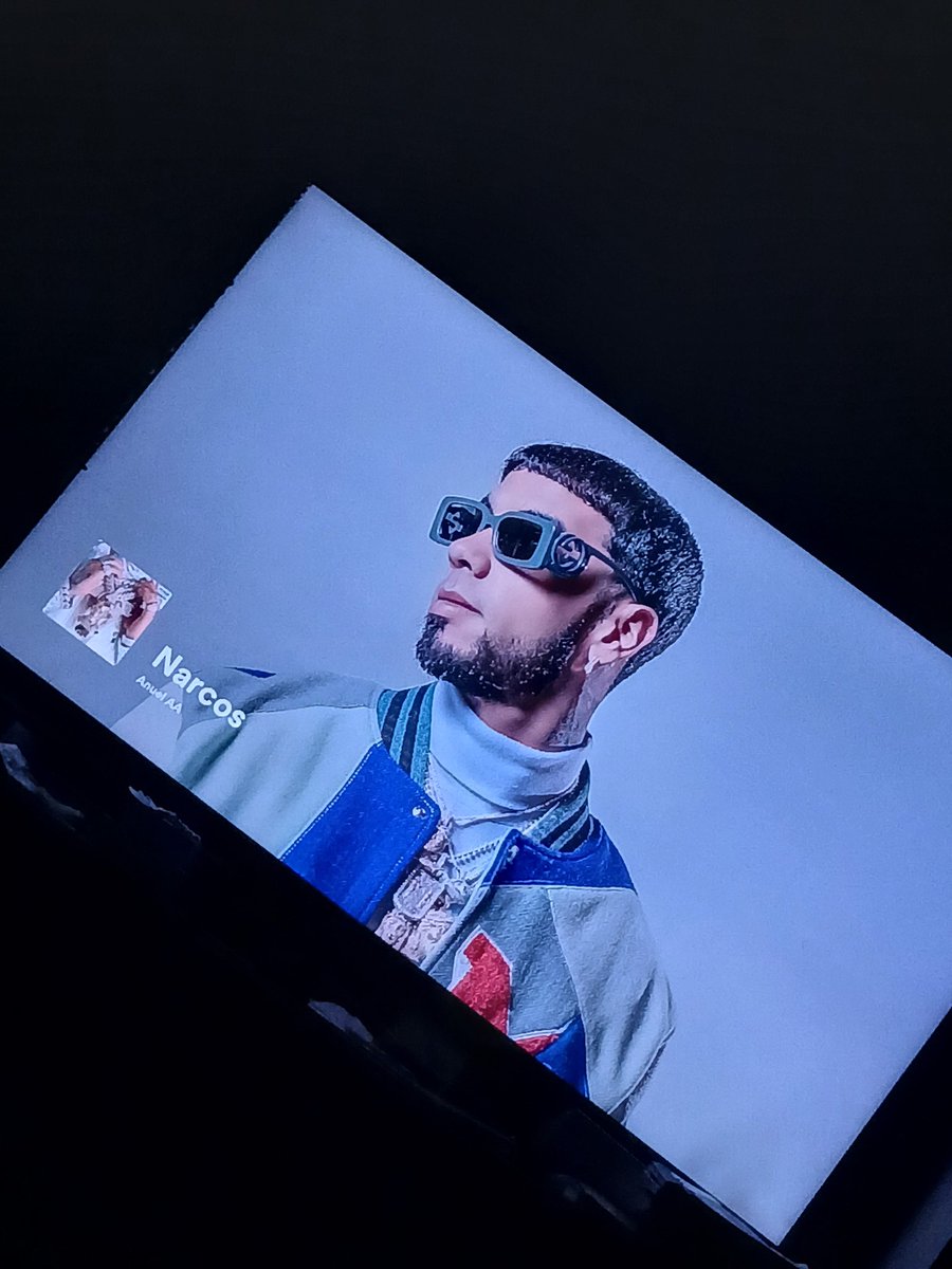 Frann_007_'s tweet photo. podria estar todo el día escuchando anuel y no me aburriría 👹 https://t.co/sLBDQmZz5L