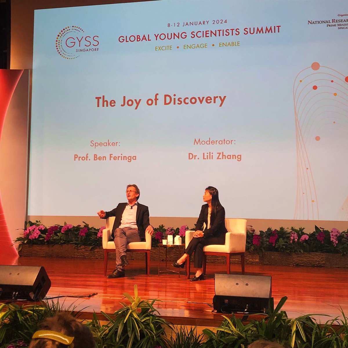 Best_Khosa's tweet photo. Global Young Scientist Summit (@gyss_sg ) in progress. Prof Feringa re-sparked the hunger & desire to imagine the unimaginable. Through sharing his humble upbringing up 2 his reception of the @nobelprize_org award in Chemistry, 🤩🤩 #FusionInSession https://t.co/i33l1xPw1E