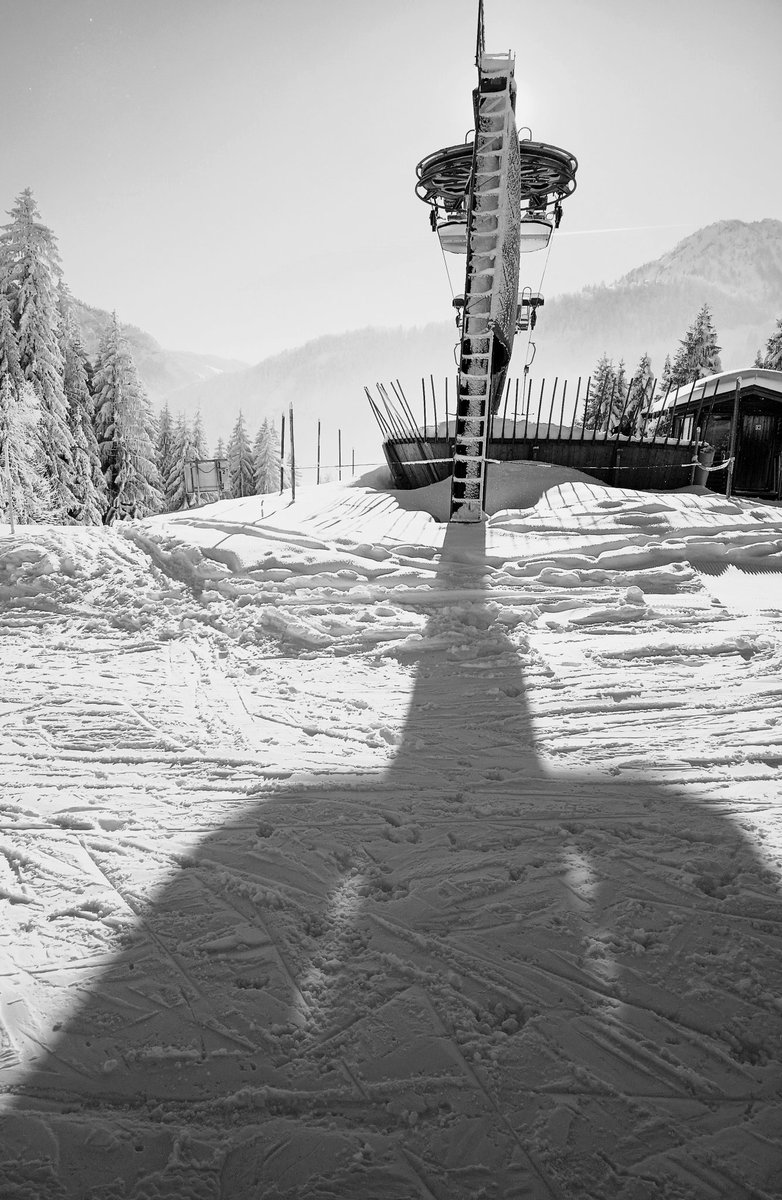 At the top of the button lift in Fieberbrunn #blackandwhitephotography #Monochrome #snowscene #skiing