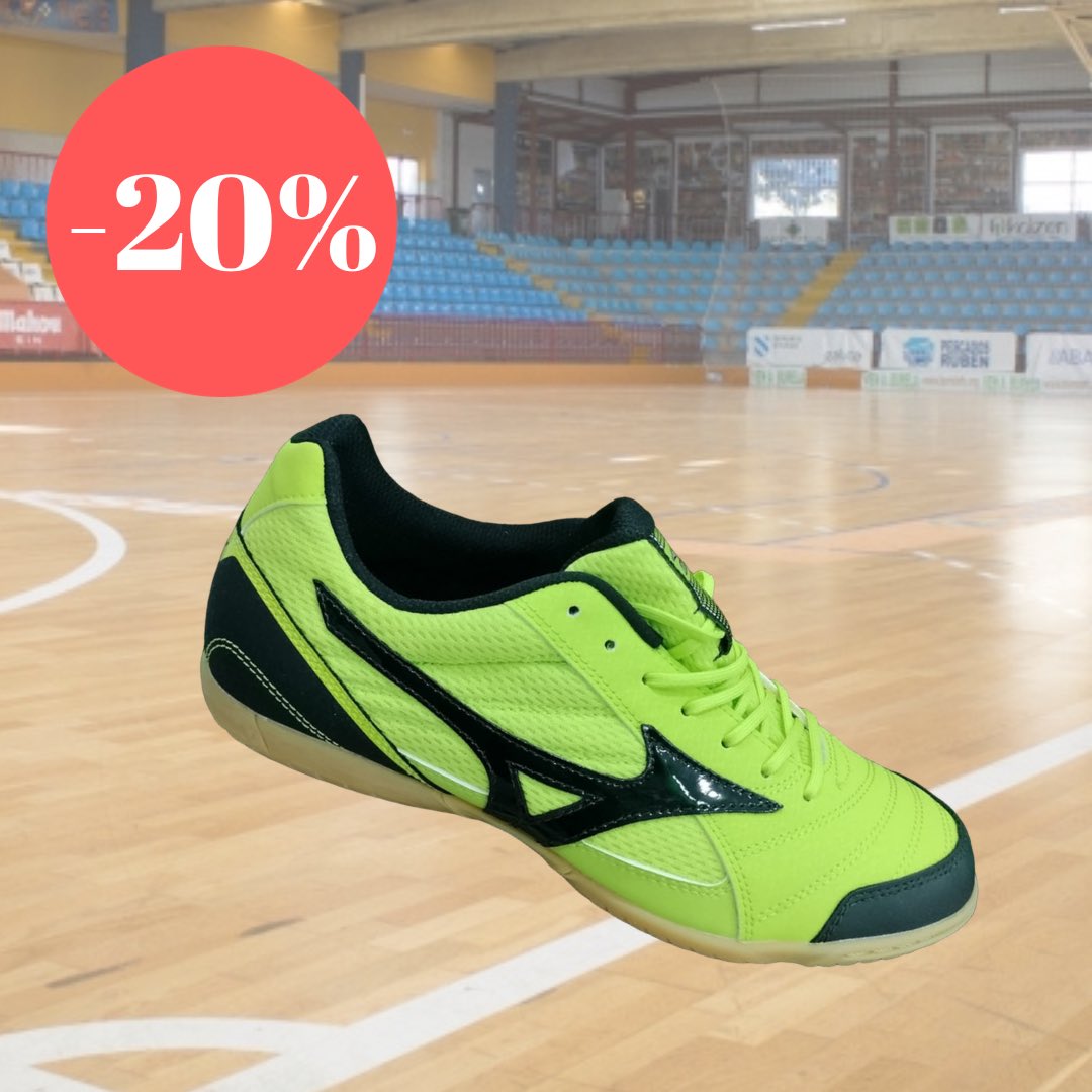 CaprichoSport's tweet photo. ⚽️ Aquí os dejamos otra de las sorpresas de estas Navidades 🎄 
El 20% de descuento en estas @mizuno.es de futsal que son una pasada😍
Pares sueltos del 38 al 45🦶🏽
¡Van a volar!🫣 
No te quedes sin las tuyas👟

#zapatilla #futsal #españa #mizuno #futbol #sala #futbolsala #deporte https://t.co/wvE9NhywTz