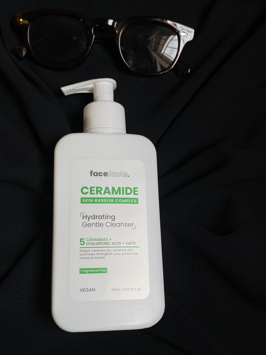 skinindulgence1's tweet photo. Face facts Ceramide Gel Cleanser. This  hydrating gel helps deeply cleanse even the most dry and sensitive skin. Formulated with skin barrier complex of 5 Ceramides, moisture-locking Hyaluronic Acid, hydrating Glycerin and skin soothing Oats
🏷️ 7,000 https://t.co/mrLc5AUsb7