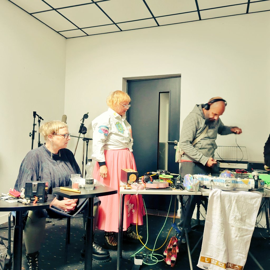 FARI BRADLEY tweet media