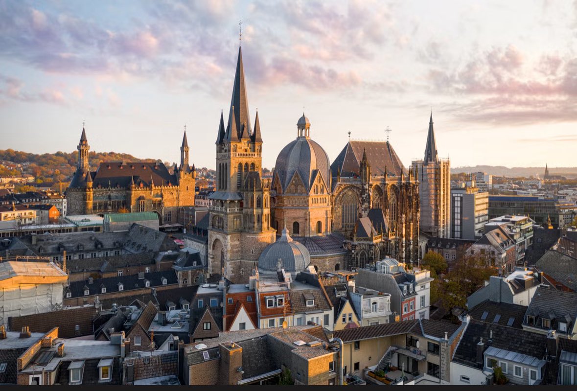1st enrollment in the new year 🎉 3rd in Aachen 🎉 🎉
Big thanks to PIs @Dr. Kürten, @Prof. Walter, @Dr. Reich, @Dr. Pinho !
PHANTASTIC contribution to <a href="/REVISION_trial/">REVISION</a> ! 32 patients enrolled, 88 left to interim analysis
KEEP IT ROLLING IN 2024 💪