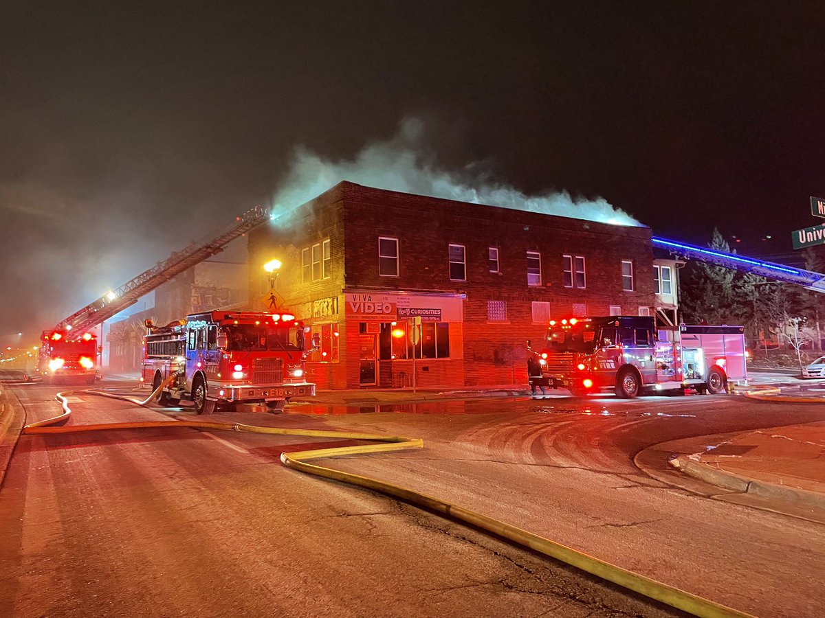 StPaulFireDept's tweet photo. Firefighters responded to a basement fire on the 900 block of University Ave W just before 3am. Crews made entry to fight the fire and conduct primary searches. Conditions changed, firefighters were pulled out and defensive operations started. No injuries have been reported. https://t.co/udz55HYGsN
