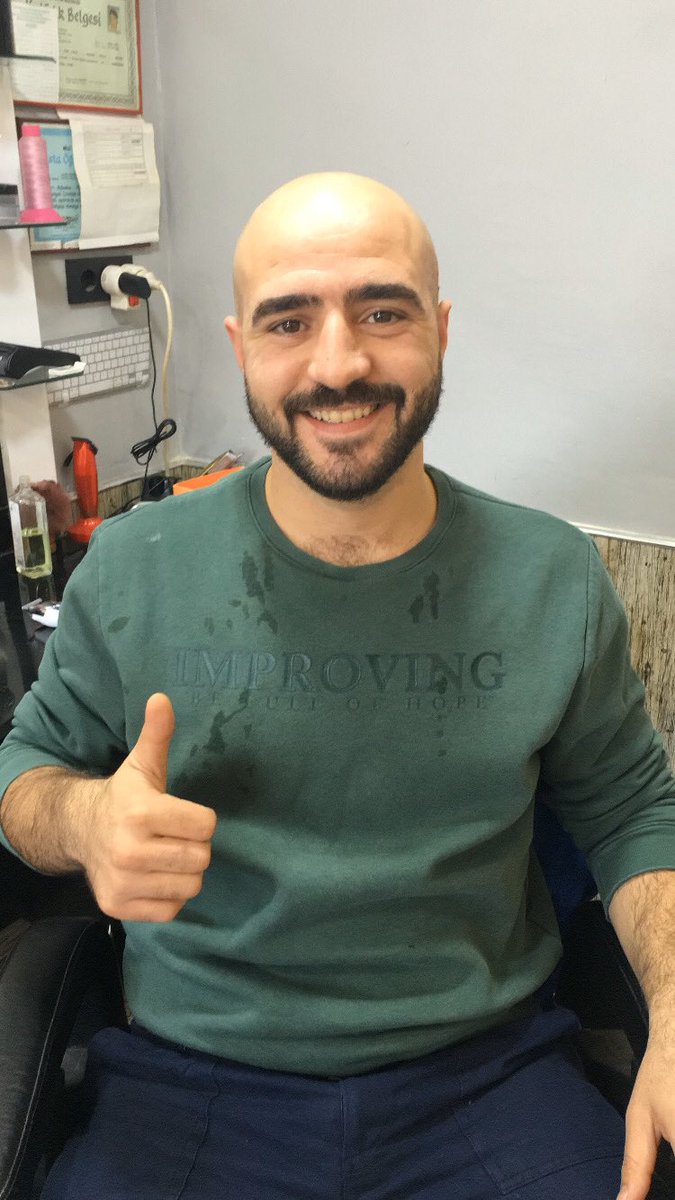 nandomuslera45's tweet photo. @yagosabuncuoglu 
Bonucci Türkiye’de ilk traşını oldu 😂 https://t.co/GtclBmRrk8