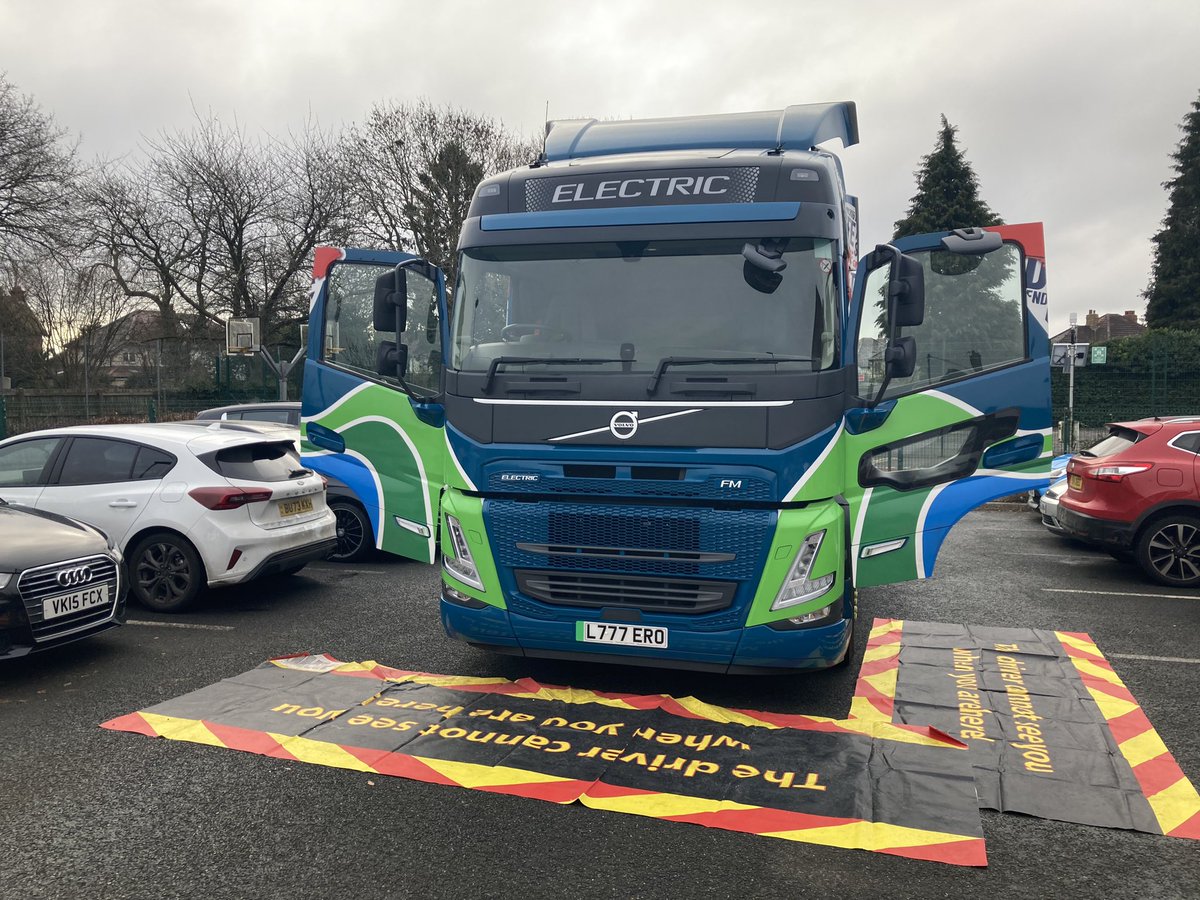 Simon Priest tweet media