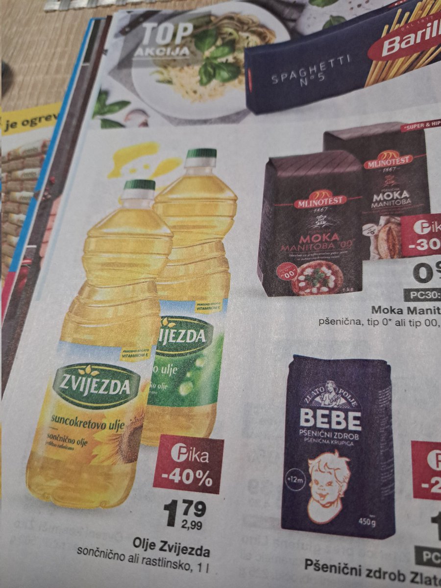 Zanimivo kajne,da se je olje začelo ceniti .
Ker par mesecev nazaj je bilo meni kar groza da bi kupila kak liter ...
So se zagovarjali da zato ker je  v Ukrajini vojna...
Pa kdo je sedaj kle nor...?
Sam vprašan za soseda...