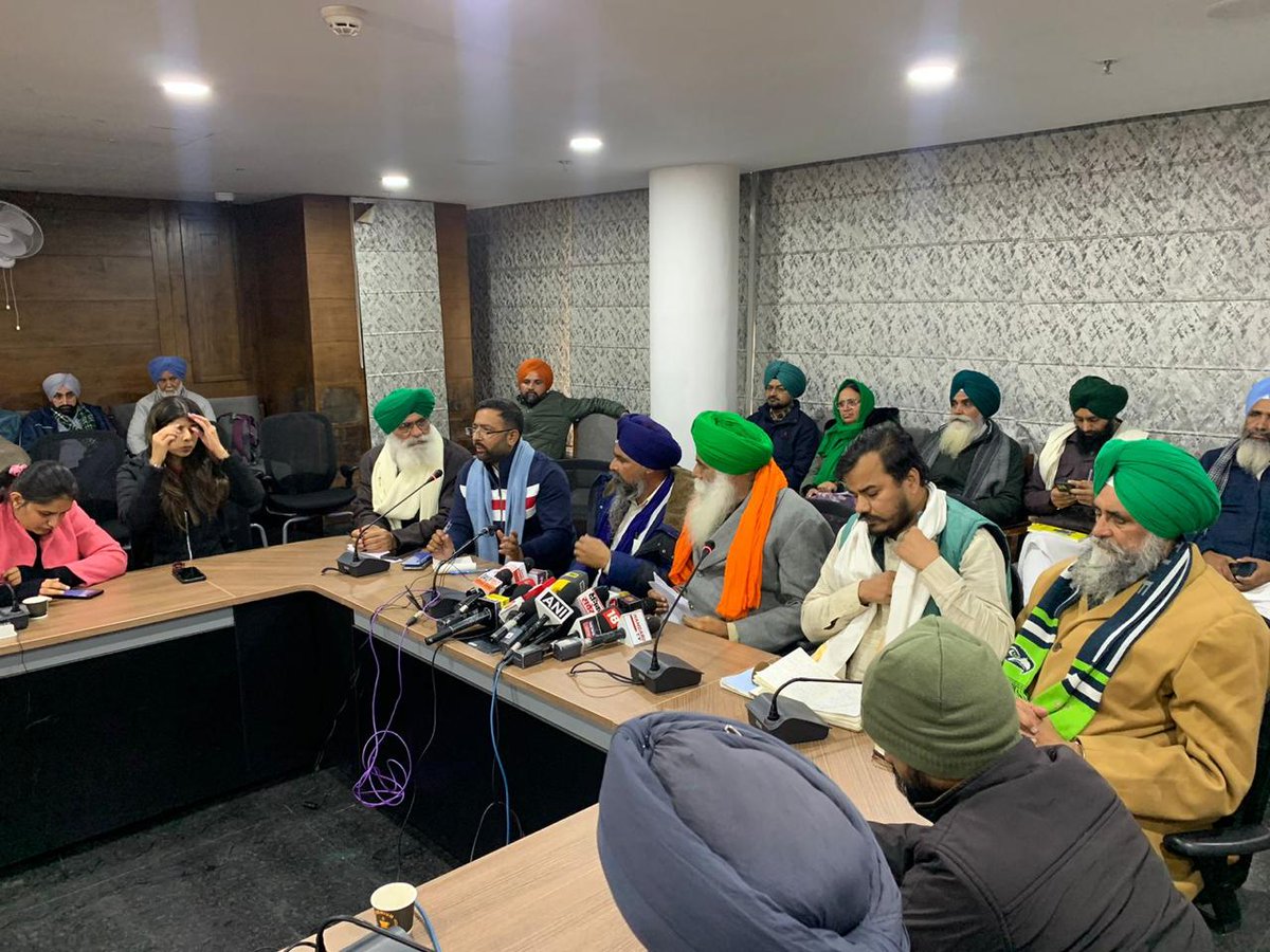FarmersFront's tweet photo. Our Secretary General @guramneet alongwith other farmer leaders briefed the media regarding the main issues of #FarmersProtest_2 and #DelhiKuchch at Kisan Bhawan, Chandigarh. The @BJP4India has backtracked from the promises it made during the earlier #FarmersProtest.
#DelhiMorcha https://t.co/brX10YRexW