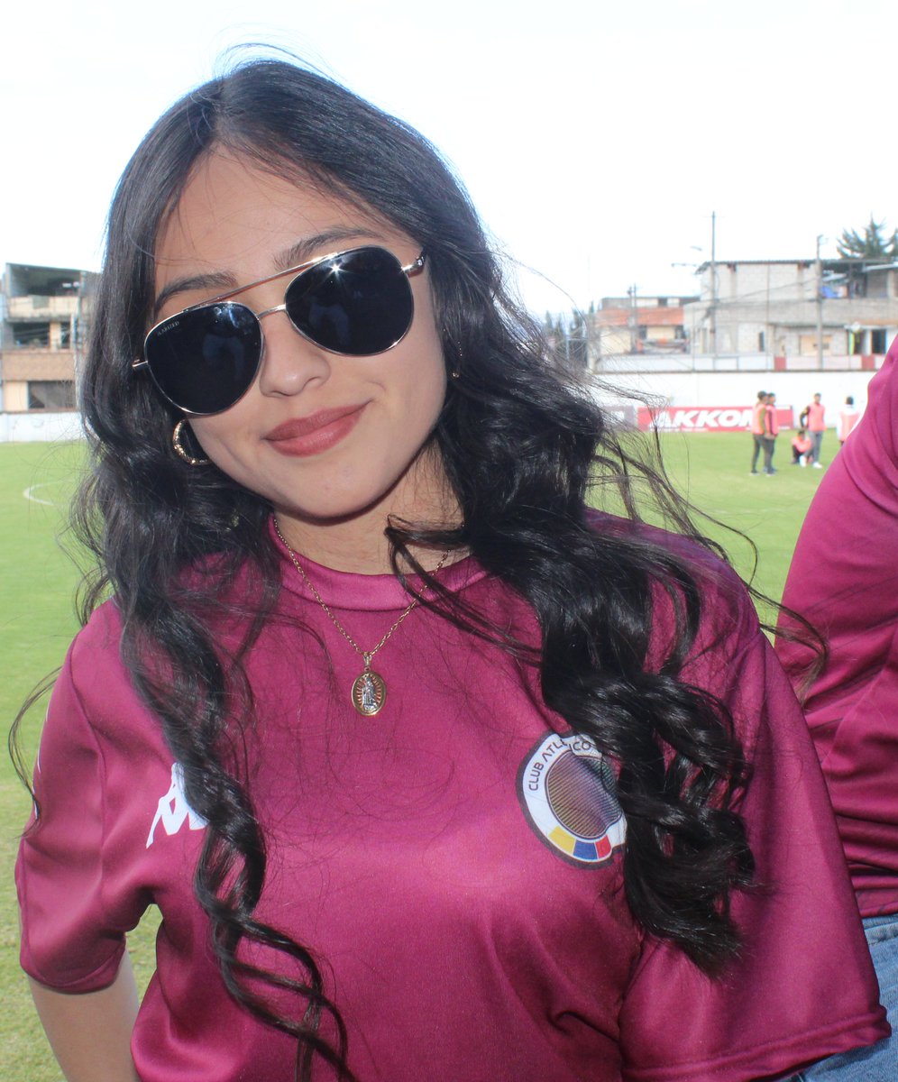 marinhoparedes's tweet image. #Postales
El color del fútbol, hinchas del equipo #Vinotinto de segunda categoría de Pichincha. #AFNA #FutbolPichincha #FEF