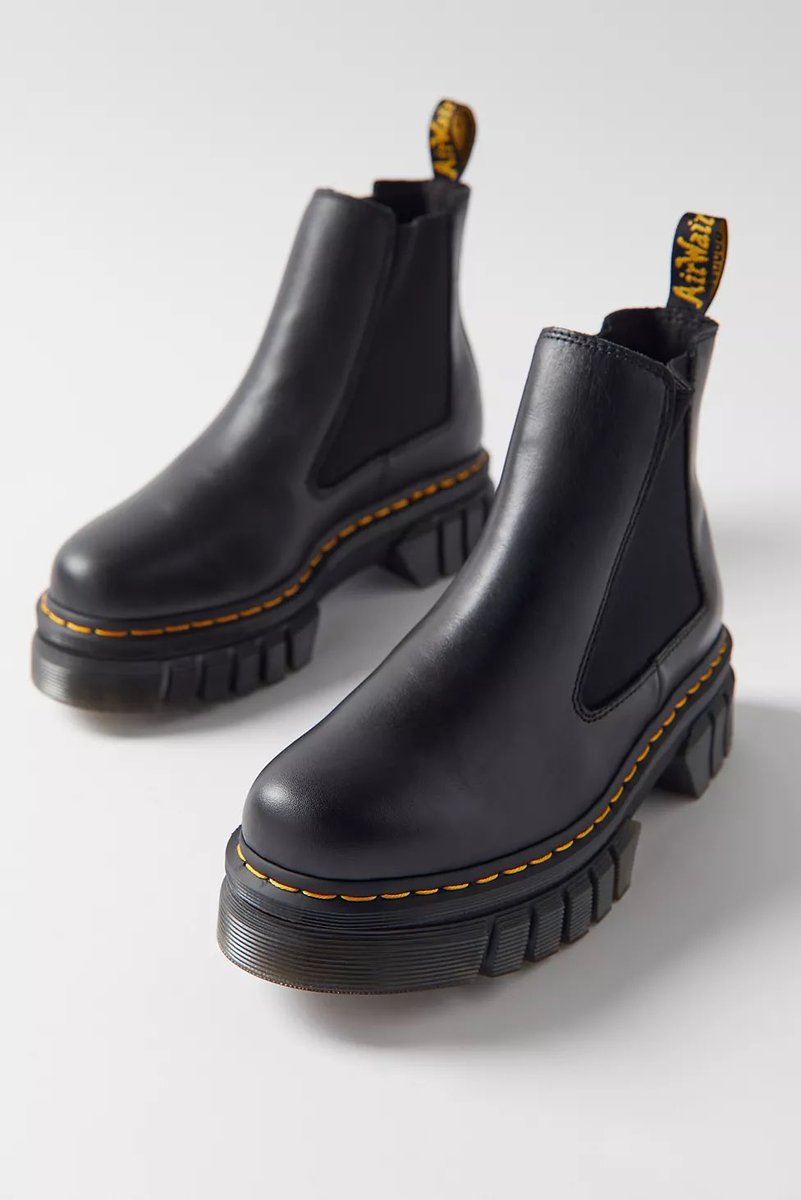Yazzitsme's tweet photo. Need Black. https://t.co/xzXxaKw37l