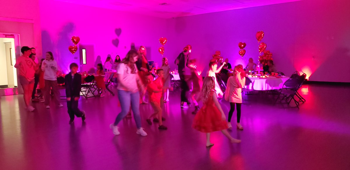 MyClearwater's tweet photo. Bring the whole family for Morningside's Cupid Shuffle Dance 🌹 Come dressed to impress for a night of games, dancing and pizza for all ages.
❤️ Feb. 2, 6 to 9 p.m.
❤️Pre-register: $5 (W)/ $6 (W/O)
❤️Day of: $7 (W)/ $8 (W/O)
❤️ RSVP by Feb 1
❤️ Call 562-4280 for more info https://t.co/exf7WP08is
