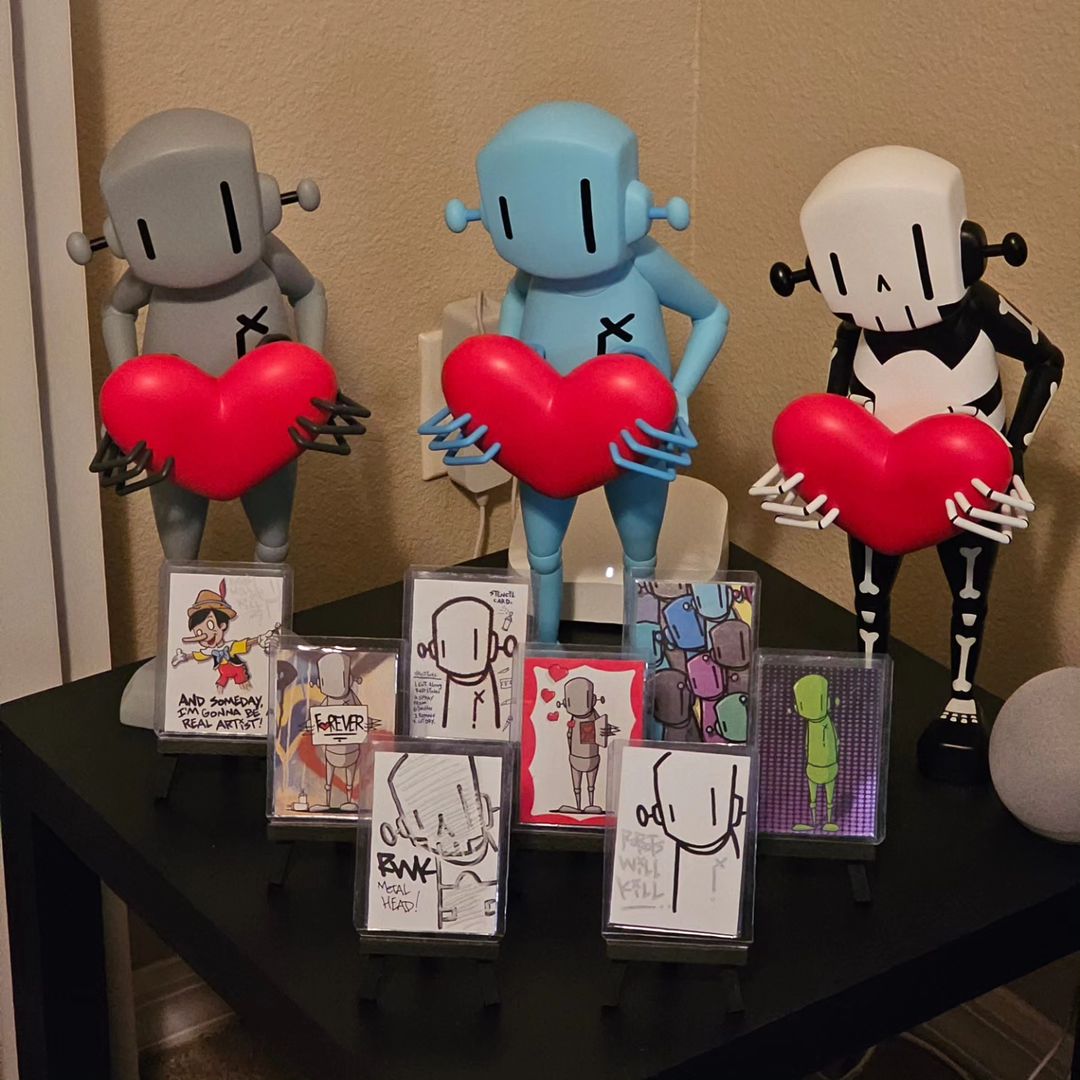 Lovin' this @fol_chie_pop collection of @chrisrwk Creative Series 1&amp;2 cards together with his Robot figures. 🤖✨

#chrisrwk #robotswillkill