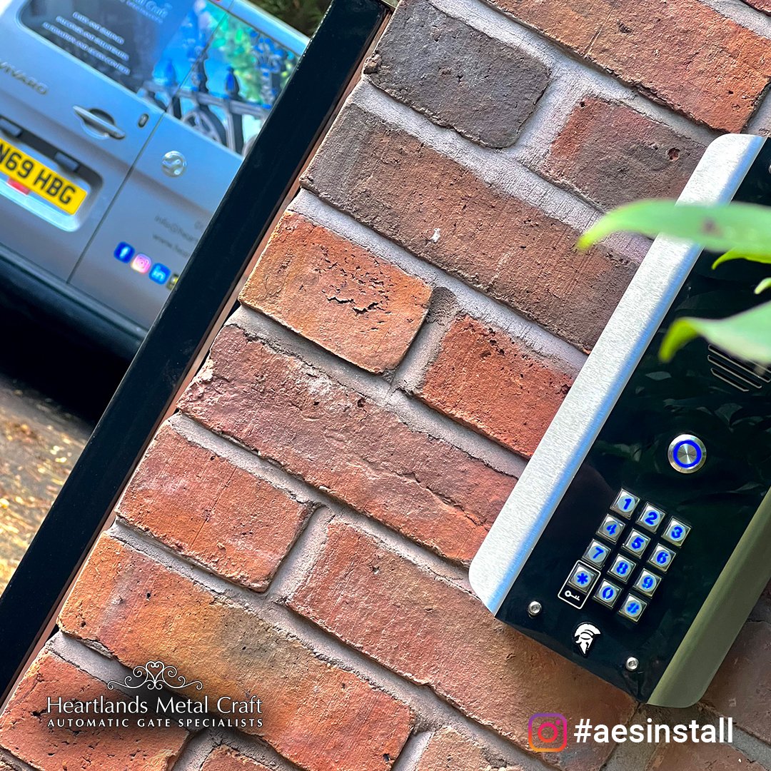👀 Peeking into 2024 with Heartland Gates fantastic installation of this Praetorian Guard IP/4G Video intercom.

This lucky homeowner has full control of their gates and can see their visitors at any time using the dedicated phone app or indoor mounted monitor.
#accesscontrol