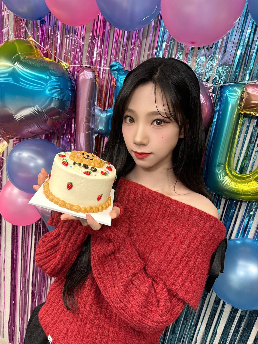 WJSN_Cosmic's tweet photo. [📷]
여름이의 생일을 축하해 주셔서 감사합니다💖

#여름 #YEOREUM 
#우주소녀 #WJSN
#HAPPY_YEORUEM_DAY  
#여름은_겨울이었다 https://t.co/G3vIumCmZq