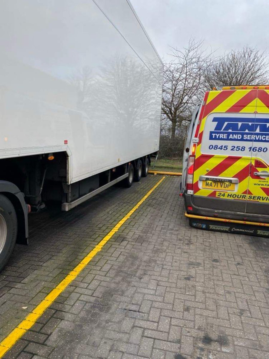 Busy doing fleet work #fleet #tyre #tyre #truck #trucks #trailer #trailers #fleetwork #van #service #haulage #transport #Tanvic