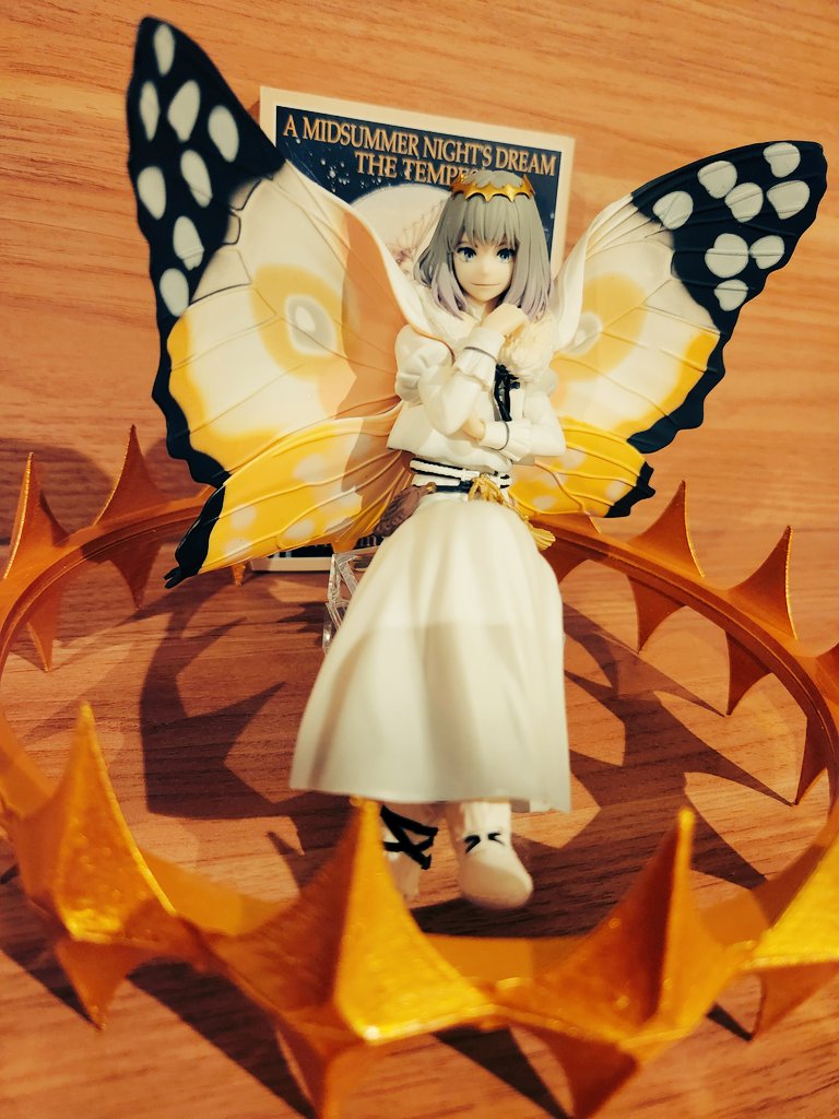ずっと楽しみにしていたホテルカルデアのアヴァロンルーム🦋
ホームページの写真を見た時から思っていたが、これは、どこで寝ればいいんだ
床……??

想像していた数倍のパネルの圧
オベロンの翅でほぼ隠されたテレビ

メッセージカードは秋の森の妖精さんさんを描きました🧚
#ホテルカルデア 