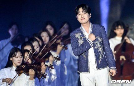 ddo_green's tweet image. #이찬원 #써클차트뮤직어워즈2023
#나와함께가시렵니까 
이찬원, 그대 영원히 사랑하고 싶어요 (출처 : 뉴스1 | 네이버 TV연예) naver.me/Ftuy0QxA