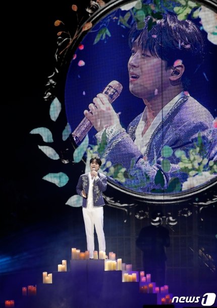 ddo_green's tweet image. #이찬원 #써클차트뮤직어워즈2023
#나와함께가시렵니까 
이찬원, 하얀 꽃길 같이 가고 싶은 남자 (출처 : 뉴스1 | 네이버 TV연예) naver.me/xlC4vhnG