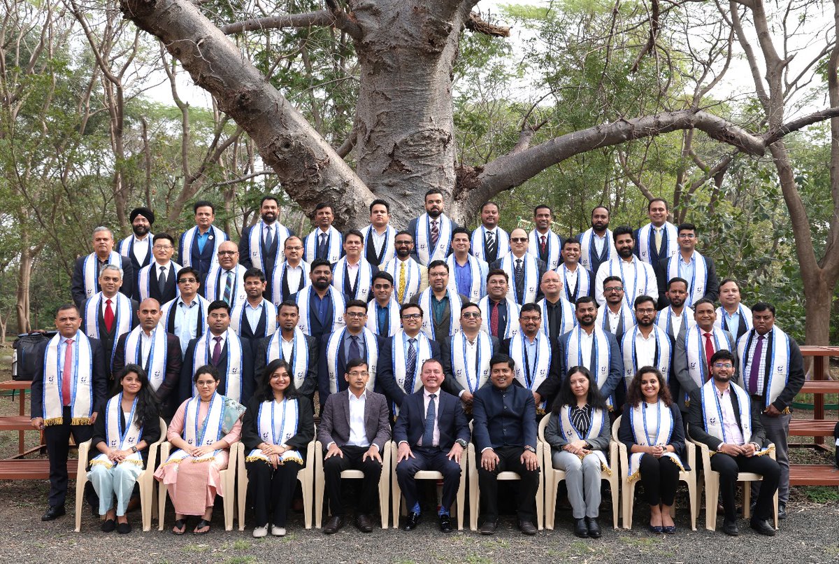 askhimanshurai's tweet image. It was a pleasure interacting with the 3rd Batch of the Executive Programme in Digital Transformation at @IIM_I!

During my valedictory address, I encapsulated the 'CONE' of leadership principles. I encouraged participants to embrace C for #conscientiousness and maintain firm