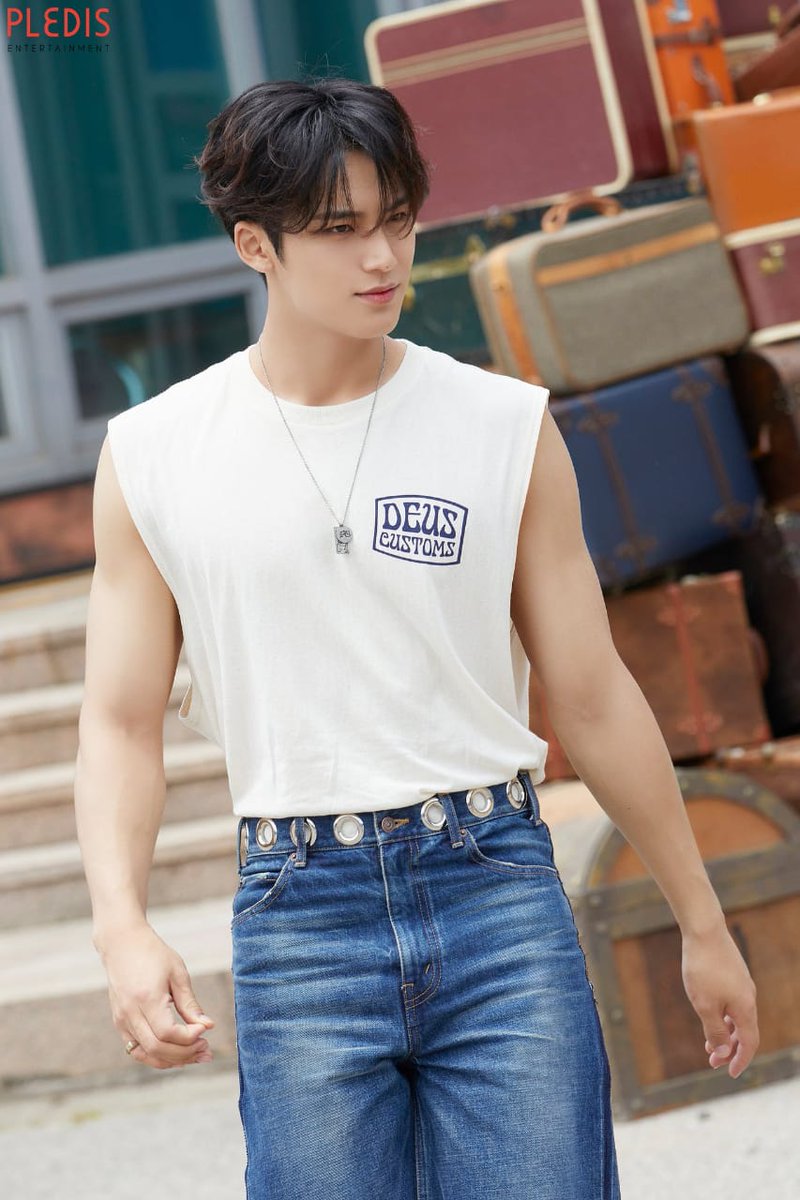 wonloey_'s tweet photo. @caratstalk Klau aku bias pertama krna gapura kabpaten ini. Awalnya diracunin sama teman, trus dsruh nnton gose ehh malah salfok ke dia, dan ujungnya jadi carat tepat di tahun 2021 bulan 10 pas bulan klahiran aku. Mulai rajin nnton gose, kepo dan cari tau mmber yg lain dan brujung suka wonu https://t.co/8bXpvabRtX