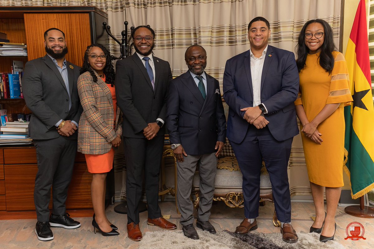 Last week, the Executive Council of the SRC has the rare privilege of hosting members of the National Black Law Students’ Association, @nblsa on a visit to Ghana. 1/4