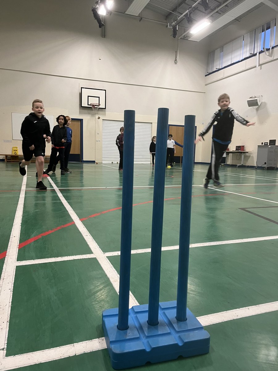 🏏What a great start to 8.15am Wake-Up-Shake-Up P3-6 #Cricket <a href="/seaview_ps/">Seaview PS</a> Thank you Liam #Coach from <a href="/the_forfs/">Forfarshire CC</a> <a href="/Forfs_Juniors/">Ferry Forfs Junior Cricket</a> <a href="/CS_Development/">Cricket Scotland Clubs and Communities</a> #ReturningPupil for giving us your time 🏏  <a href="/MonifiethHWB/">Monifieth High Health and Wellbeing</a> <a href="/MonihighPE/">Monifieth High PE</a> <a href="/mhs_asn/">MHS ASN Department</a> <a href="/SchoolAngus/">Angus Virtual School</a> <a href="/AngusCouncil/">Angus Council</a> #ActiveEveryDay