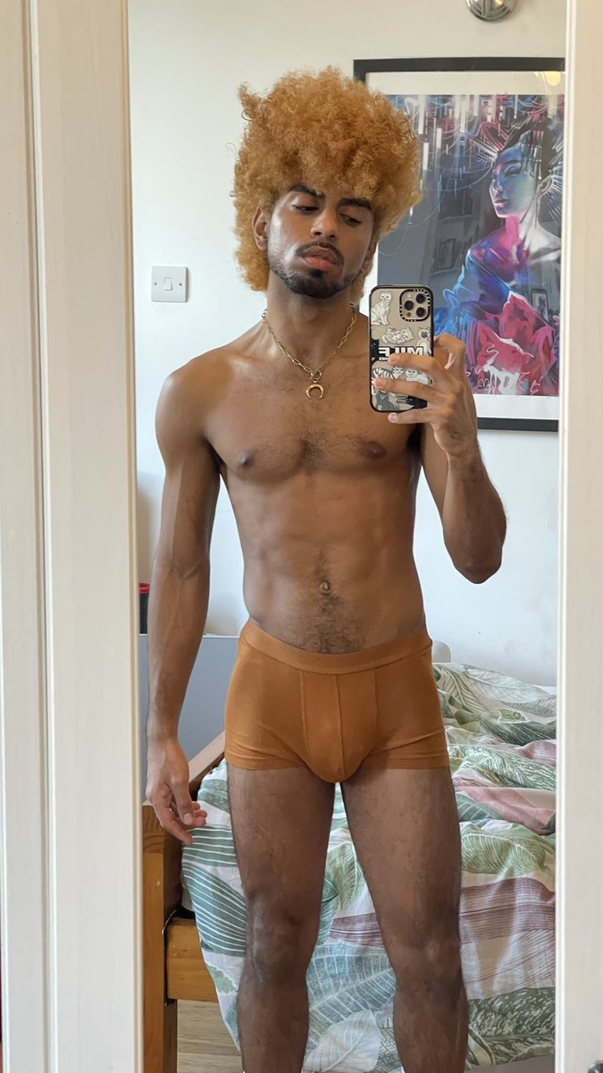 johnntero's tweet photo. Hair's finally out 🌳 I like when my underwear matches my hair 😌🍊 https://t.co/7oq7F1FeTf