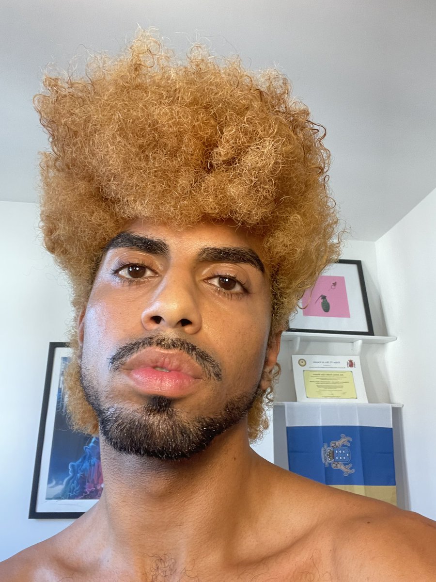 johnntero's tweet photo. Hair's finally out 🌳 I like when my underwear matches my hair 😌🍊 https://t.co/7oq7F1FeTf