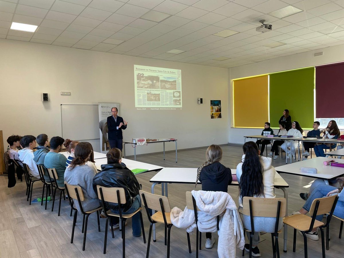 Difundiendo los entresijos de la ciencia arqueológica, y la Arqueología navarra, y acercando Santa Criz de Eslava a estudiantes de 1º de Bachillerato del <a href="/CalasanzPA/">CalasanzEscolapiosPa</a>. 

👏 Muy pronto nos visitarán en la más monumental de las ciudades romanas de Navarra, en <a href="/ComarcaSanguesa/">Mancomunidad Comarca de Sangüesa</a>.