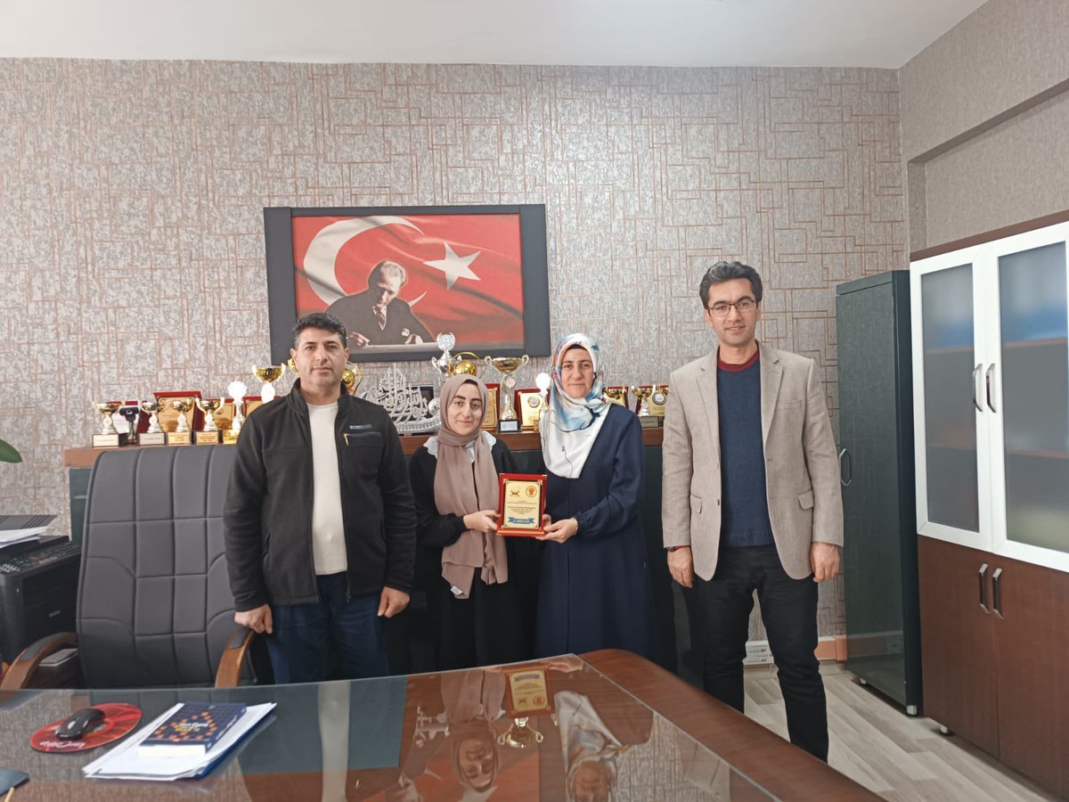 Van İmam Hatip Liseleri arasında düzenen Genç Nida Hafızlık yarışmasında Vakıf Okulumuz öğrencilerinden Bahar TAYLAK ilimizde birinci seçilerek ilimiz adına Bölge yarışmasına katılmayı hak kazanmıştır Bahar TAYLAK kardeşimizi ve eğitmenimiz Fatma GERÇEKER hocamızı tebrik ediyoruz