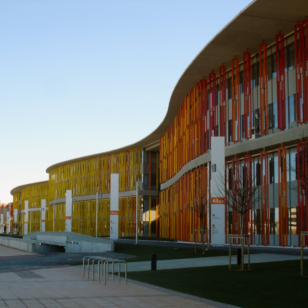 SignesIC's tweet photo. The careful architectural design of Expo Zaragoza Empresarial, with striking facades of colorful vertical slats, provides a first-class corporate image to companies.

@estudiolamela 

#signedbysignes #design #offices  #zaragoza #architecture #graphicdesign #signage https://t.co/zTOAIC58y8