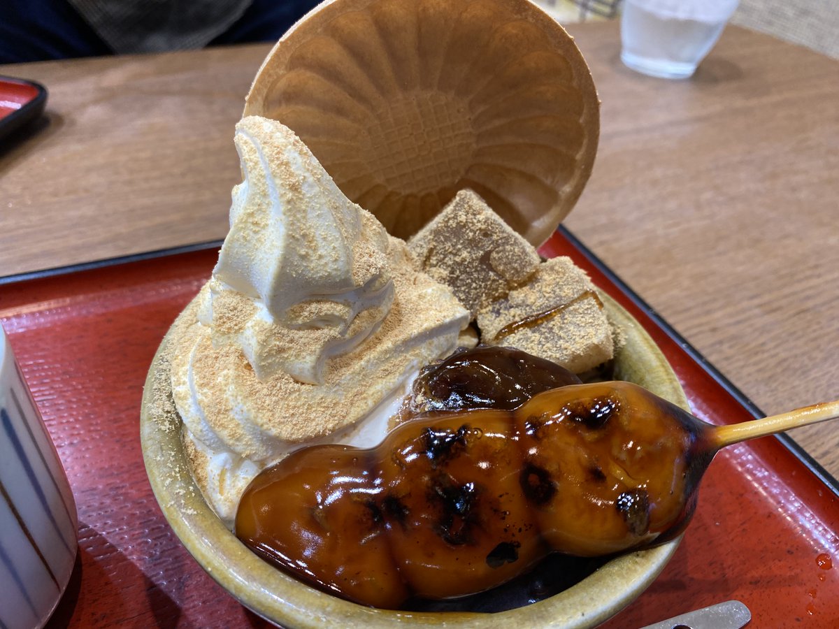 youtu252525's tweet photo. 昨日ご褒美？に『甘党まえだ』みたらしパフェ頂きました。毎月10日は「まえだの日」とかで100円引き！いつも混んでるのに空いてたから不思議でした！ https://t.co/xWNv4iEXiX