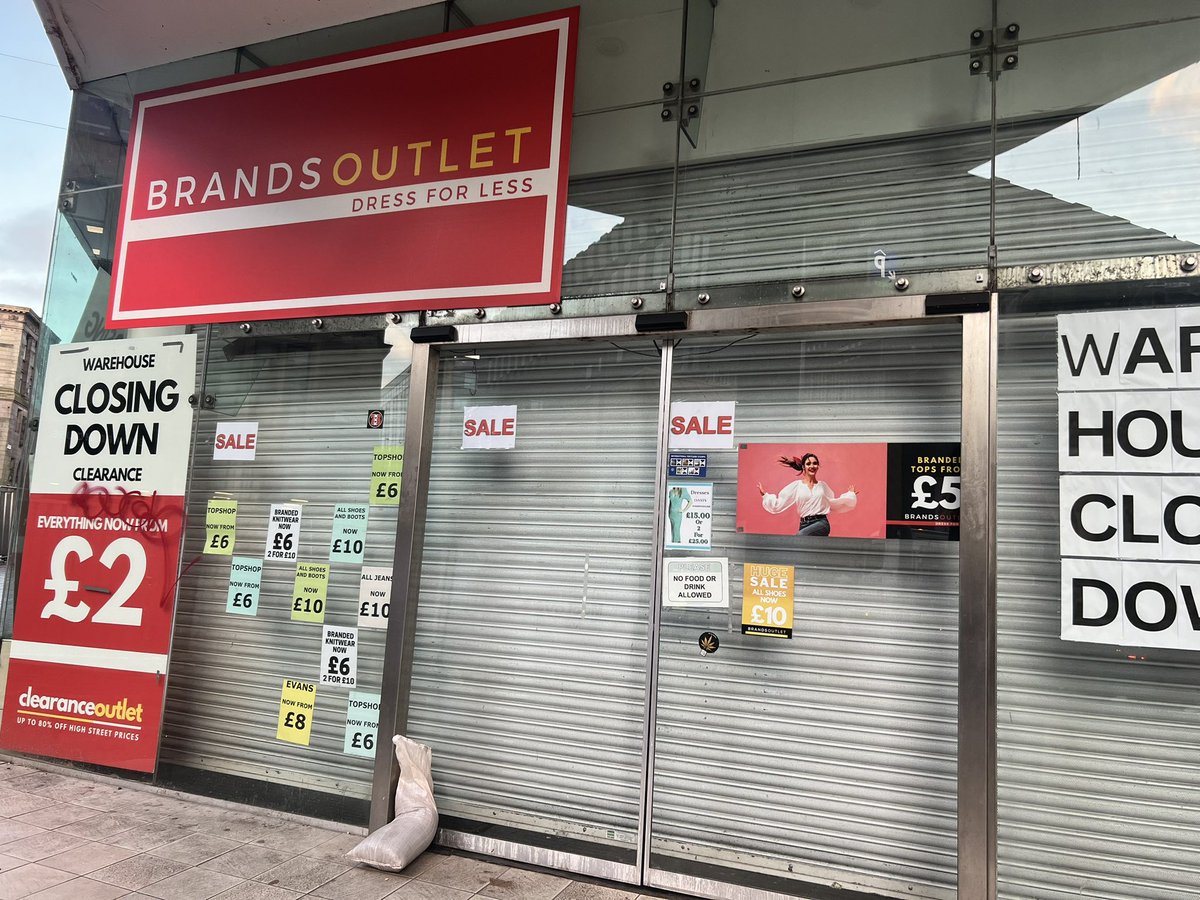 scothospgroup's tweet image. Such a sad sight to see Sauchiehall St in Glasgow in such a mess. Boarded up shops, with “to rent” signs everywhere. 

Not an attractive site for anyone visiting this glorious city that was always known for its vibrant life and culture