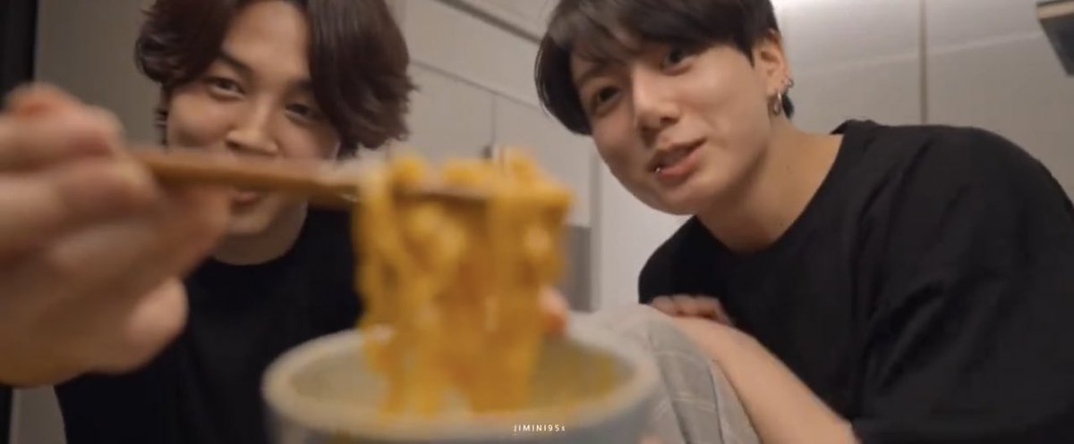 jikookheart's tweet photo. LOOK AT JIKOOK BEING ALL CUTE 😭 https://t.co/J1cudppY4f