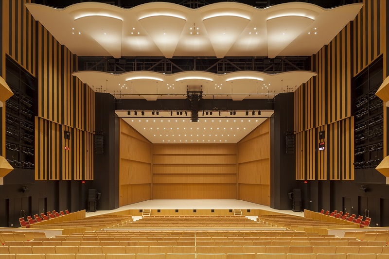 ybbjc_official's tweet photo. 【第55回 YBBJC 会場ご紹介】
第55回 ヤマノ・ビッグバンド・ジャズ・コンテストは2024年8月17日(土)、18日(日)の2日間、会場は神奈川県川崎市の『カルッツかわさき』にて開催いたします✨
2017年にオープン、総客席数は2,013席の素敵なホールです☺️写真にてご紹介いたします🎵 https://t.co/gMPhQOhN6h