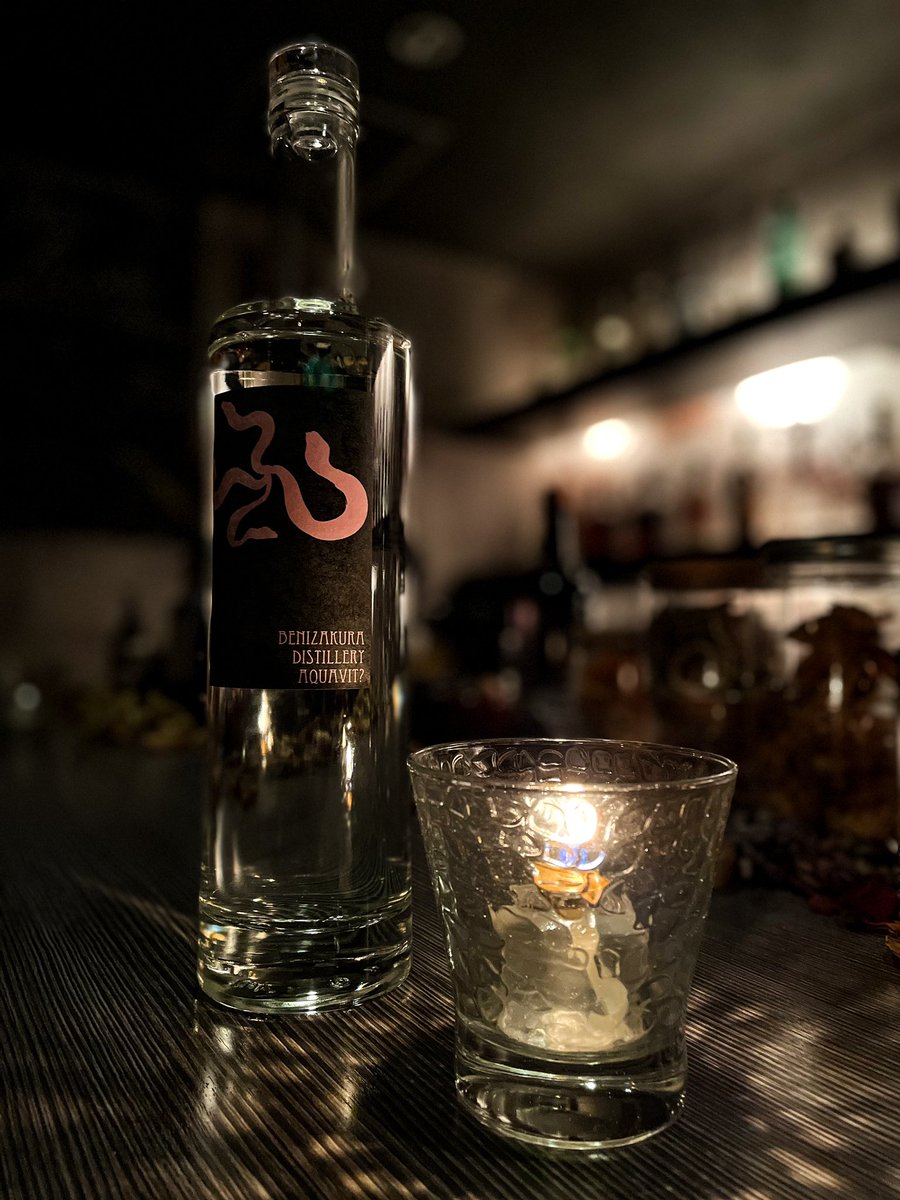 hayashi_kengo's tweet photo. #AQUAVIT?

今回のコンセプトは『まやかし』
なんて魅力的なタイトルから届きましたのは一昨年お邪魔させて頂いた北海道の紅櫻蒸溜所様の新作ジンです🍀
@Benizakura_Dist 

同封されたお手紙によ��と北欧発祥のジャガイモを主原料とした蒸留酒「アクアビット」にキャラウェイなどのスパイス等で→ https://t.co/80fZtoKiKs