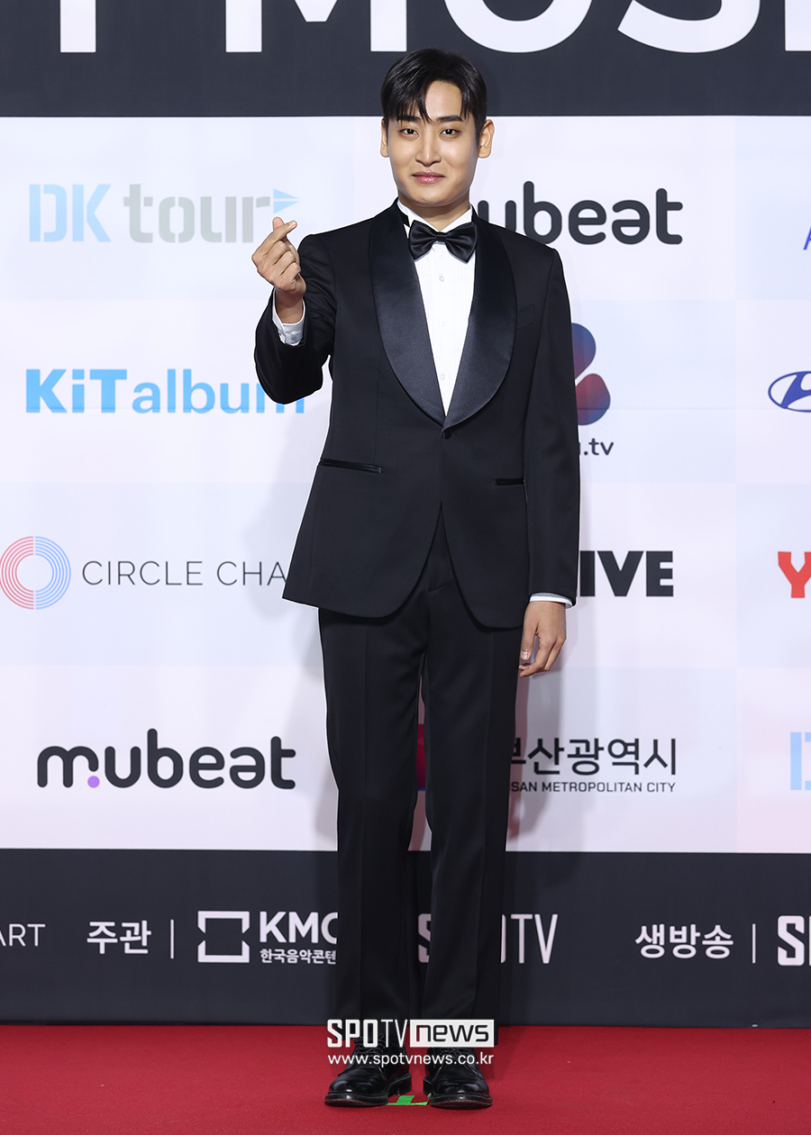 GDeIunDbAAALbTc?format=jpg&name=large