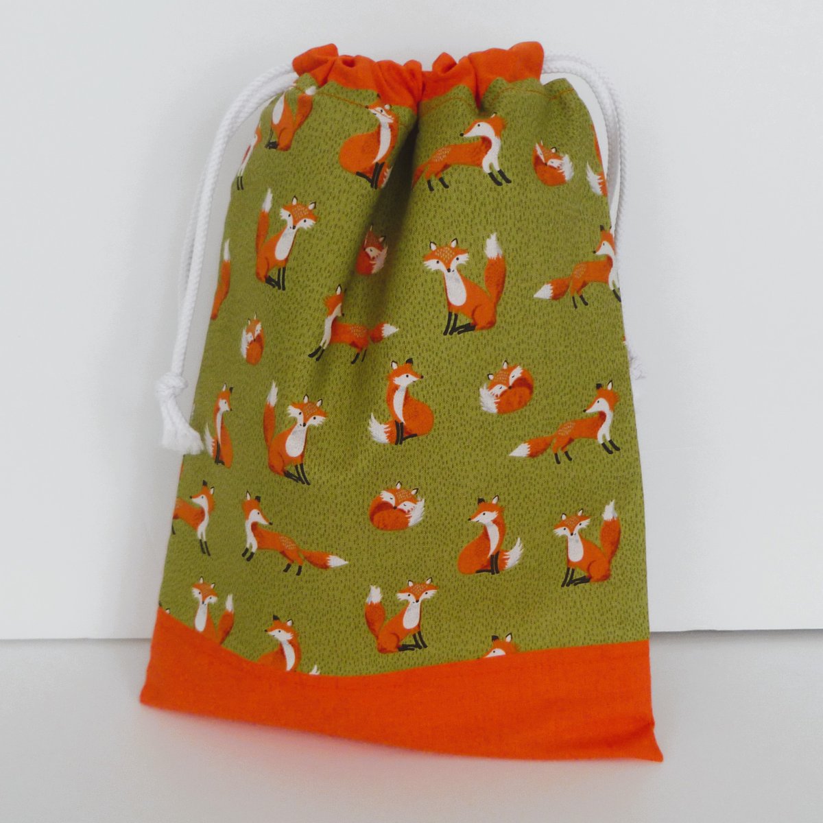 daisychaincraftsukgb.etsy.com/listing/158393…
Handmade Drawstring Bag Fox pattern design
#foxlover #drawstringbag #etsyuk #etsyshop #etsyseller #etsyhandmade #etsy #ecofriendly #reusable #ukmakers #fox