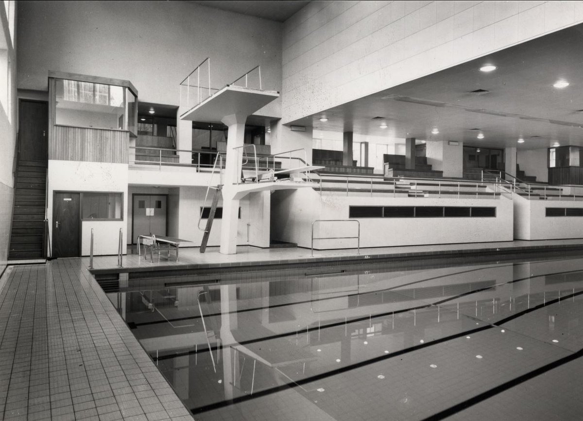 Happy 63rd birthday to The Stevie! 🏊‍♀️🏋️‍♀️🧘‍♀️ The Stevenson Building officially opening in January 1961, and ever since has been a thriving hub for @UofGSport ✨ Loving this #Throwback pic of the swimming pool 🌊