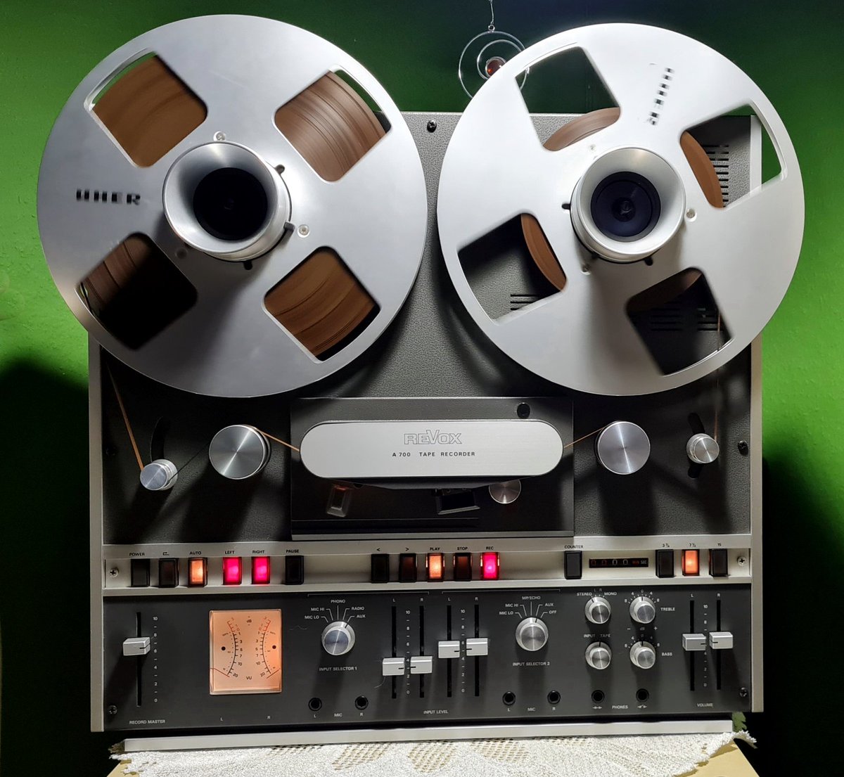 Made in the 70's on X: Revox A700 (1973) 1973 price US$ 1.800 (photo:  analog-forum de) #revox #reeltoreel #vintageaudio #vintage #retro #hifi  #gear #analog #audio #audiotape  / X