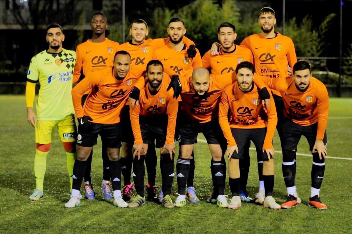 ClubGerland's tweet photo. "Quelle sensation incroyable d'être en tête de la poule A en mi-saison de la D1! Notre victoire 2-1 contre l'ES Genas Azieu lors du match en retard a été mémorable. Les photos de ce moment épique avec le FC Gerland sont disponibles maintenant. 🏆 
#superulyongerland #adidasparis https://t.co/hYSJ0bWcN9
