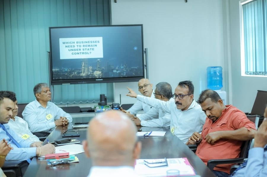 srusrilanka's tweet image. 🔴Strategic discussion on the SOERU Law!  on 8th Dec 2023, we organized an event with @gen_slfor Sri Lankan Mass Media personalities on the SOER Law and Policy Implementation by SureshShah , who leads our organization,
#soereforms