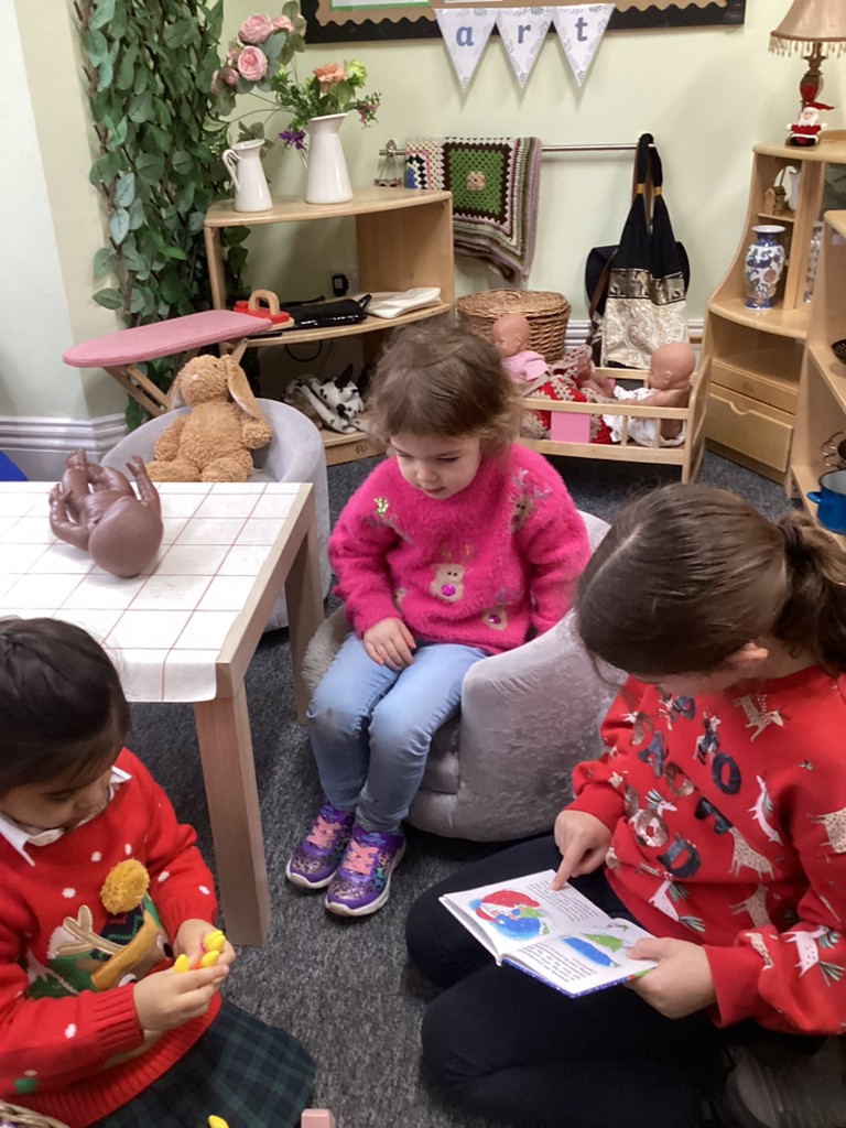 HeadAtTheElms's tweet photo. Children in Y4 loved spending time with their ‘Buddy Class’ in Pre-School. The older children crafted, played and read stories with their younger peers as both sets of children enjoyed the fantastic opportunity to ‘link-up’. #Gofurther https://t.co/QBGIwZ3VON