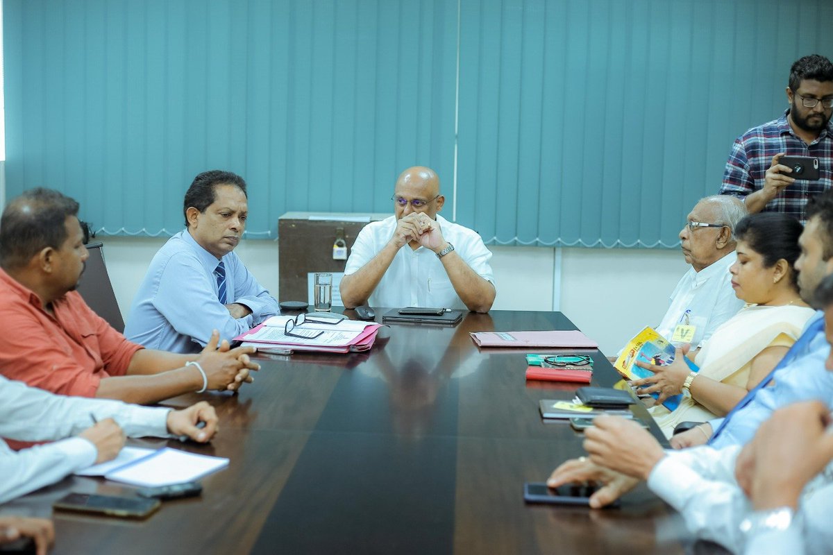 srusrilanka's tweet image. 🔴Strategic discussion on the SOERU Law!  on 8th Dec 2023, we organized an event with @gen_slfor Sri Lankan Mass Media personalities on the SOER Law and Policy Implementation by SureshShah , who leads our organization,
#soereforms