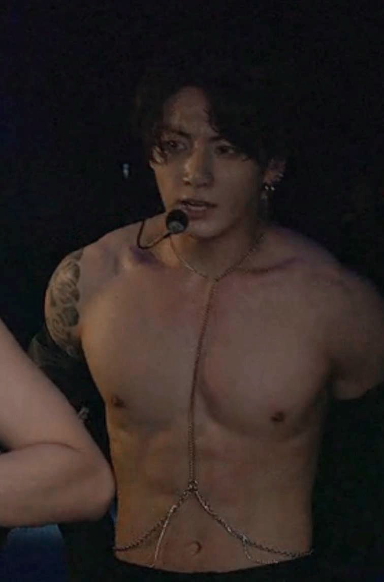 NokNochu_97_22's tweet photo. อยู่บนเวที                               อยู่หลังเวที https://t.co/d3vqjCF31L