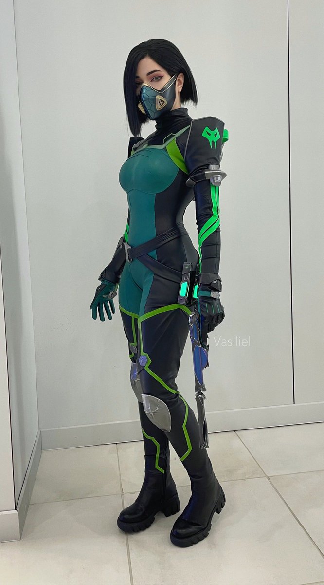 Vasiliel_cos's tweet image. Viper from @VALORANT cosplay by me 💚